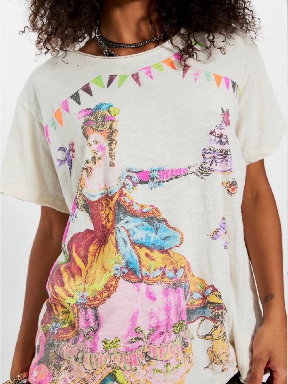 Magnolia Pearl Queen's Cake and Pearl Viggo Tee One Size